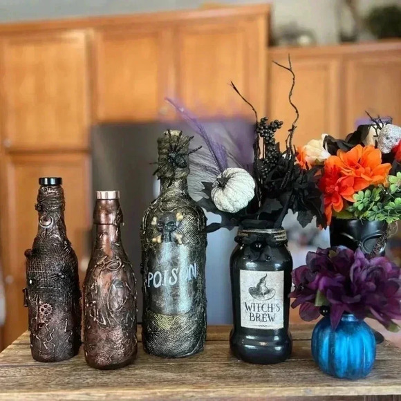 NEW Fun little spooky faux floral arrangement in shades of blue, black & purples - Picture 9 of 15